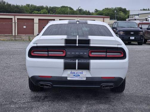 Bright White Clearcoat 2016 Dodge Challenger SXT