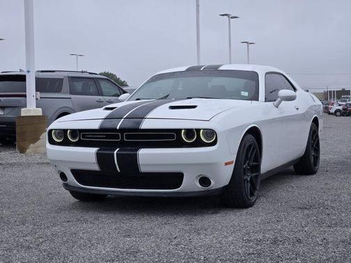 Bright White Clearcoat 2016 Dodge Challenger SXT