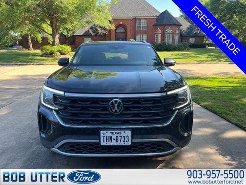 Deep Black Pearl Effect 2024 Volkswagen Atlas Cross Sport 2.0T SE w/Technology