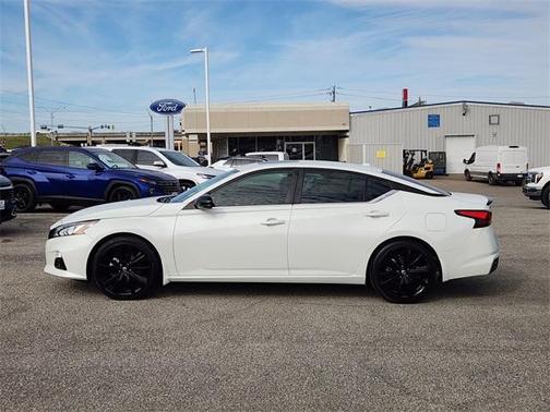 2022 Nissan Altima 2.5 SR