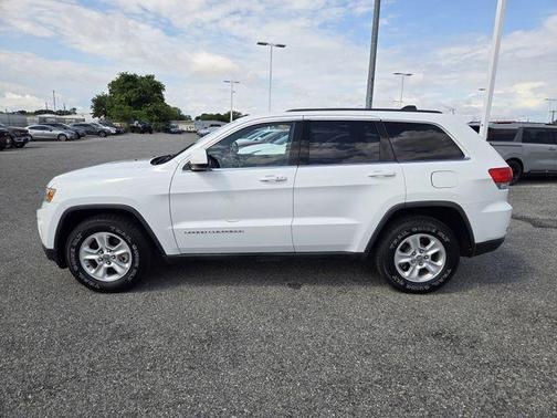 Bright White Clearcoat 2014 Jeep Grand Cherokee Laredo
