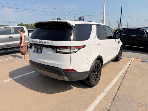 Fuji White 2020 Land Rover Discovery SE