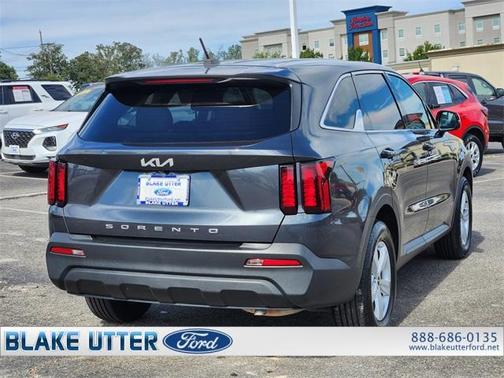 2022 Kia Sorento LX