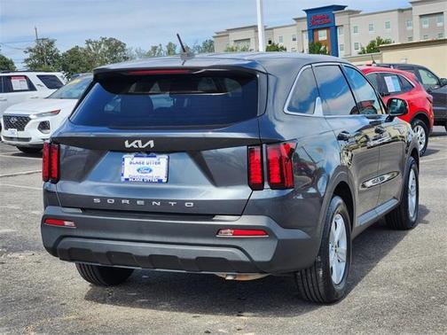 2022 Kia Sorento LX