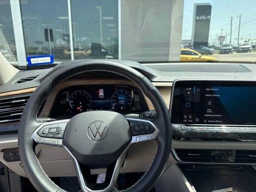 Platinum Gray Metallic 2024 Volkswagen Atlas 2.0T SE w/Technology