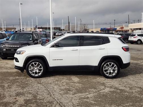 2024 Jeep Compass Latitude Lux