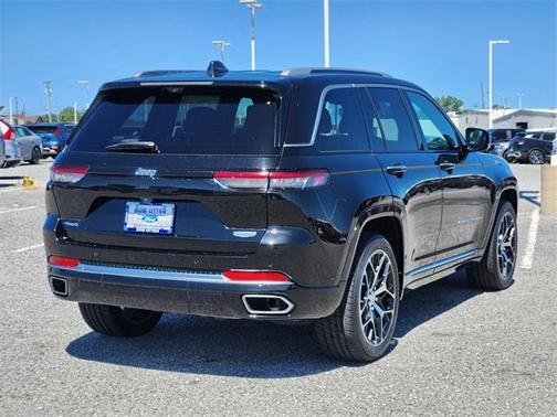 2022 Jeep Grand Cherokee Summit