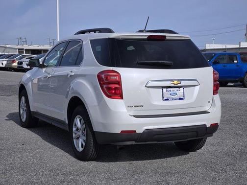 Iridescent Pearl Tricoat 2017 Chevrolet Equinox LT