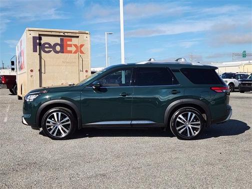 2025 Nissan Pathfinder Platinum