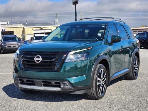 2025 Nissan Pathfinder Platinum