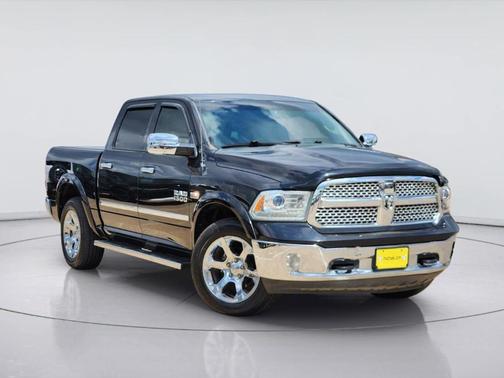 Brilliant Black Crystal Pearlcoat 2016 RAM 1500 Laramie