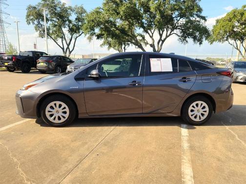 2020 Toyota Prius LE