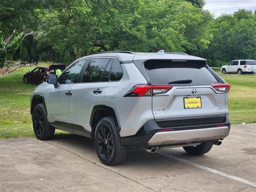 2022 Toyota RAV4 Hybrid SE