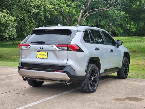 2022 Toyota RAV4 Hybrid SE