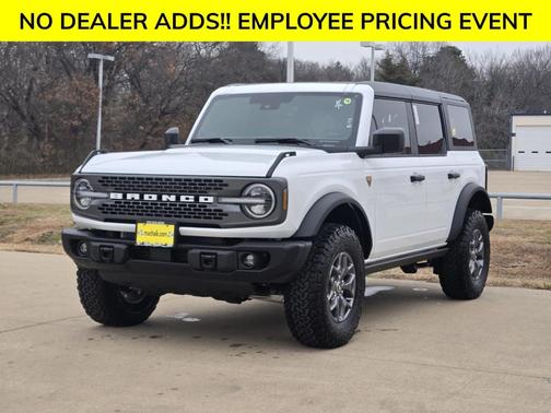 Oxford White 2025 Ford Bronco Badlands
