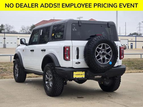 Oxford White 2025 Ford Bronco Badlands
