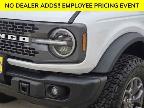 Oxford White 2025 Ford Bronco Badlands