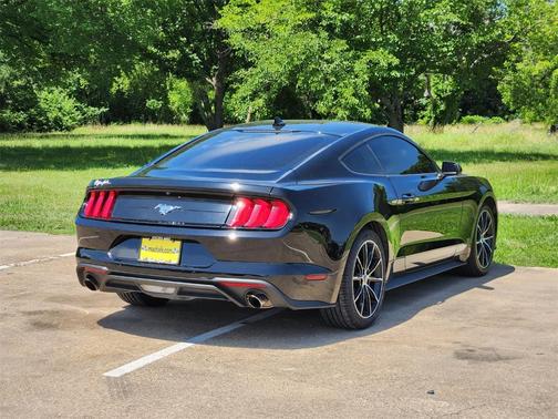 2022 Ford Mustang EcoBoost