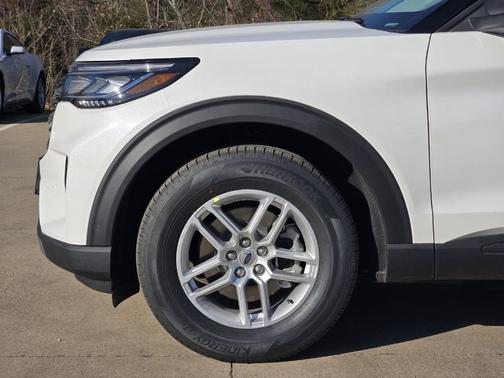 Star White 2026 Ford Explorer Active