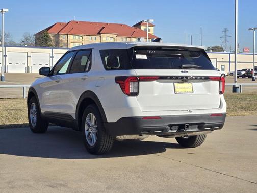 Star White 2026 Ford Explorer Active