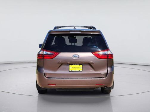 Toasted Walnut Pearl 2020 Toyota Sienna XLE Premium