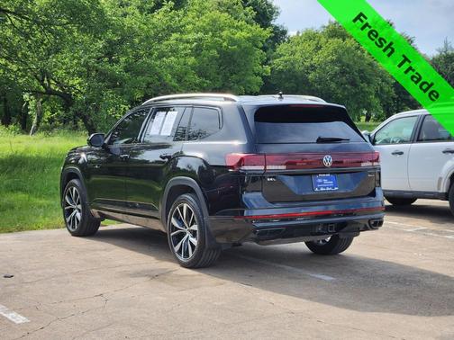 Deep Black Pearl Effect 2025 Volkswagen Atlas 2.0T SEL Premium R-Line