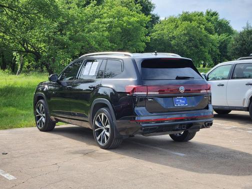 Deep Black Pearl Effect 2025 Volkswagen Atlas 2.0T SEL Premium R-Line
