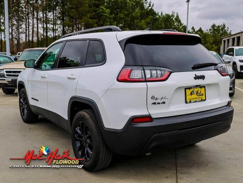 Bright White Clearcoat 2023 Jeep Cherokee Altitude Lux
