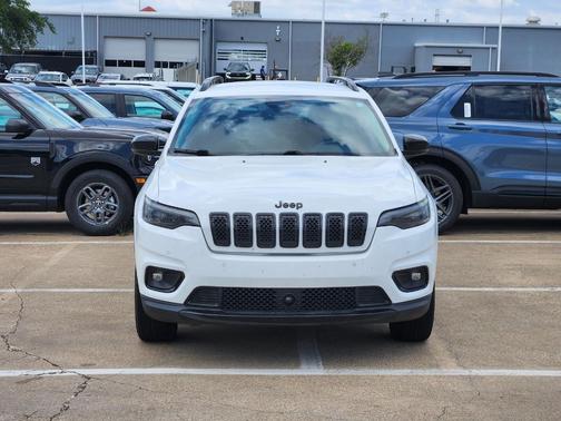 Bright White Clearcoat 2023 Jeep Cherokee Altitude Lux