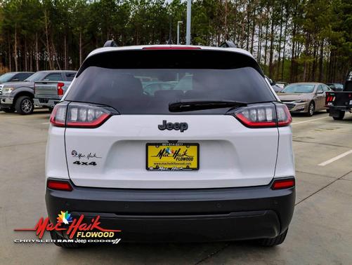 Bright White Clearcoat 2023 Jeep Cherokee Altitude Lux