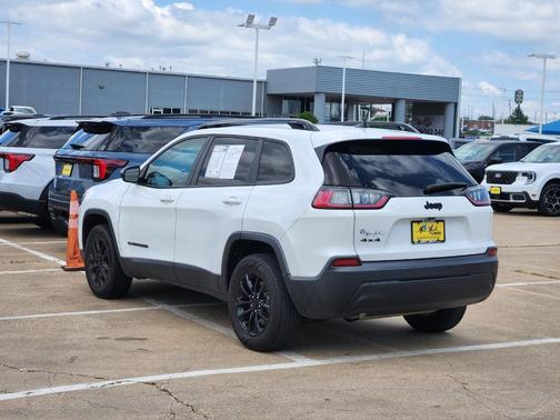 Bright White Clearcoat 2023 Jeep Cherokee Altitude Lux