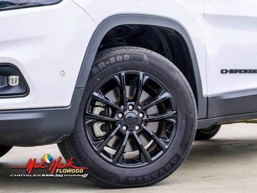 Bright White Clearcoat 2023 Jeep Cherokee Altitude Lux