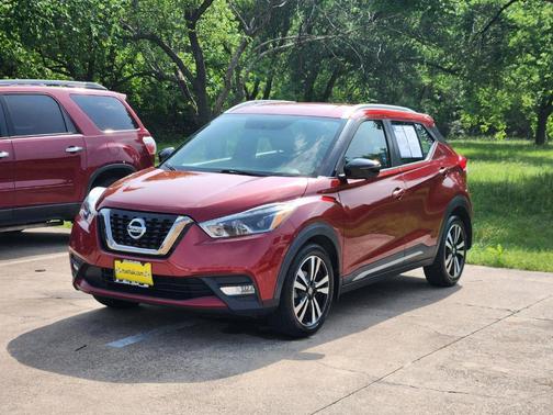 Cayenne Red 2019 Nissan Kicks SR