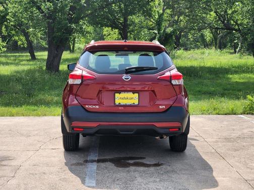 Cayenne Red 2019 Nissan Kicks SR