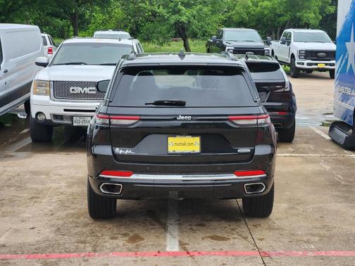 Diamond Black 2022 Jeep Grand Cherokee Overland