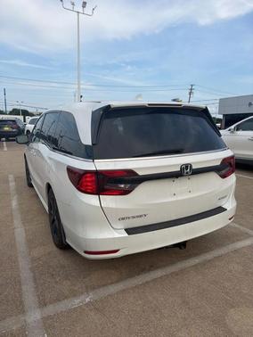 Platinum White Pearl 2024 Honda Odyssey Sport