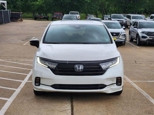 Platinum White Pearl 2024 Honda Odyssey Sport