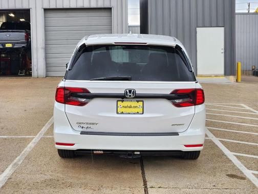 Platinum White Pearl 2024 Honda Odyssey Sport