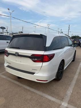 Platinum White Pearl 2024 Honda Odyssey Sport