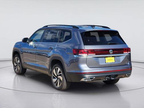 Platinum Gray Metallic 2025 Volkswagen Atlas 2.0T SE w/Technology