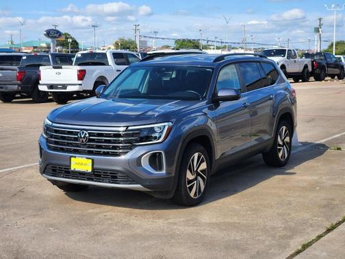 Platinum Gray Metallic 2025 Volkswagen Atlas 2.0T SE w/Technology