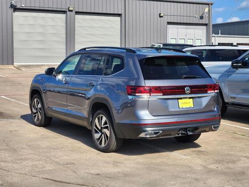 Platinum Gray Metallic 2025 Volkswagen Atlas 2.0T SE w/Technology