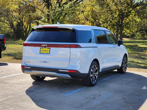 2024 Kia Carnival EX