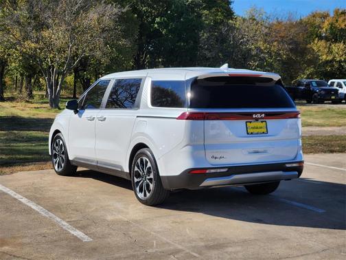 2024 Kia Carnival EX