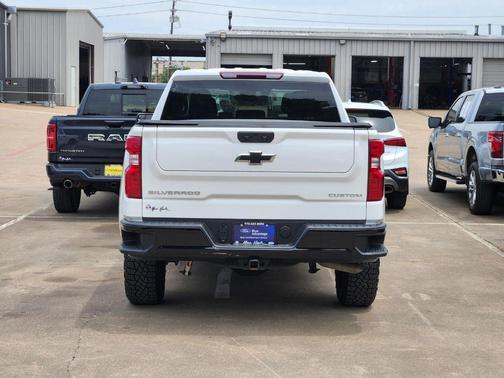 Summit White 2024 Chevrolet Silverado 1500 Custom Trail Boss