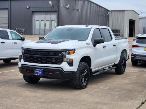 Summit White 2024 Chevrolet Silverado 1500 Custom Trail Boss