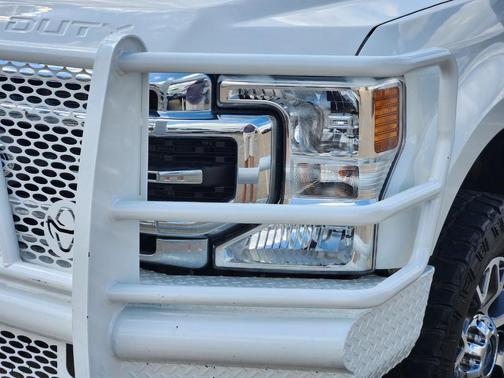 White Metallic 2021 Ford F-250 Lariat