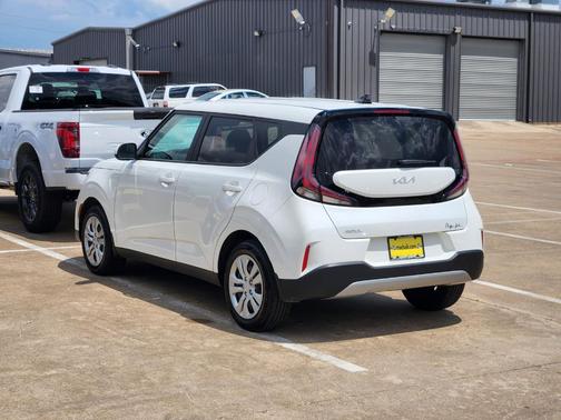 Snow White Pearl 2023 Kia Soul LX