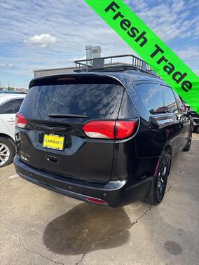 2020 Chrysler Pacifica Touring-L Plus