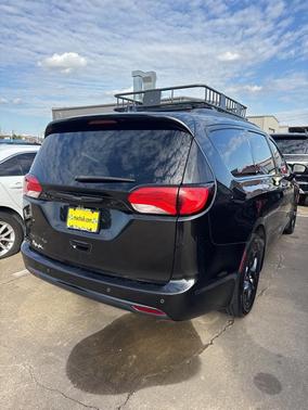 2020 Chrysler Pacifica Touring-L Plus